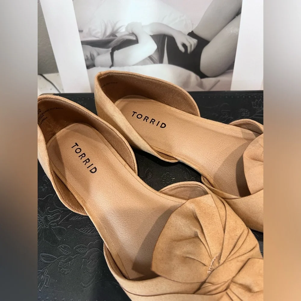 Torrid Twist Bow D'Orsay Flat (WW) Tan - Picture 2 of 5
